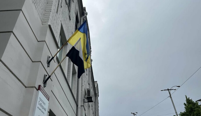 ​Защитник "Азовстали" Сергей Волынский создал черно-белый флаг: что значит новый символ