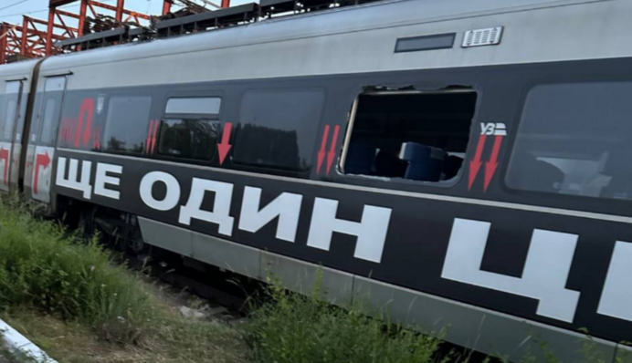 УЗ: Пошкоджений під час атаки поїзд оперативно відновили і запустили за графіком