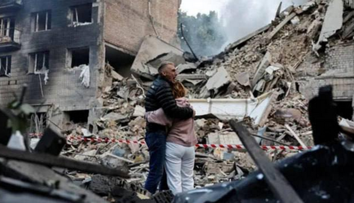 Парень, которого несколько часов искали супруги под завалами в Соломенском районе Киева, мог выжить: детали