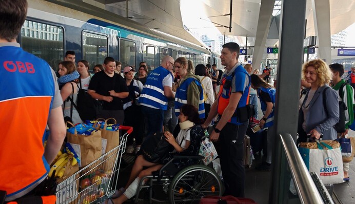 ДТП во Франции: в Украину прибыла первая группа из 40 подростков