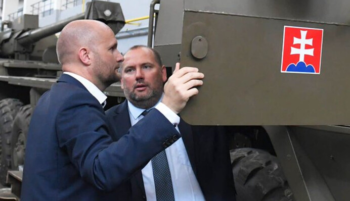 В Словакии полиция пыталась задержать экс-министра из-за помощи Украине