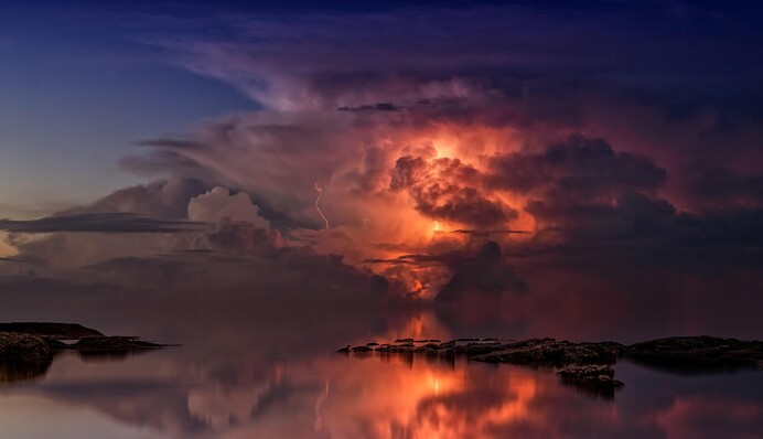 На Землю насувається магнітна буря червоного рівня: як підготуватися до сонячного  удару