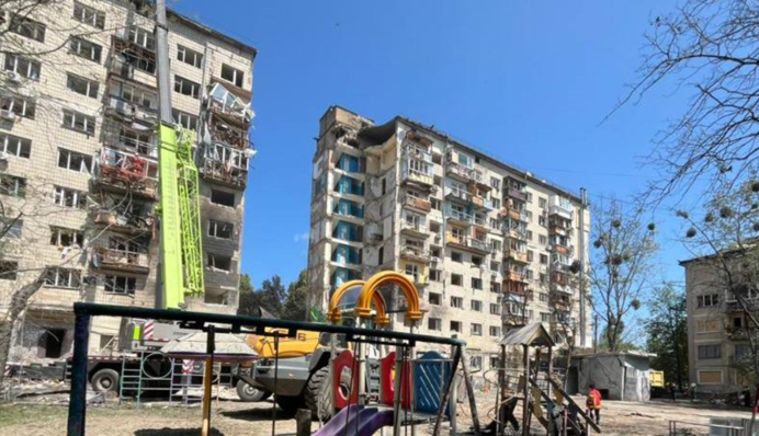 Длилась более 39 часов: спасатели завершили поисковую операцию на месте удара РФ в Киеве