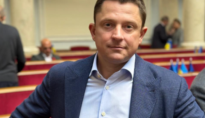 Рада прийняла відставку нардепа Довгого: у парламенті залишилось менше 400 депутатів