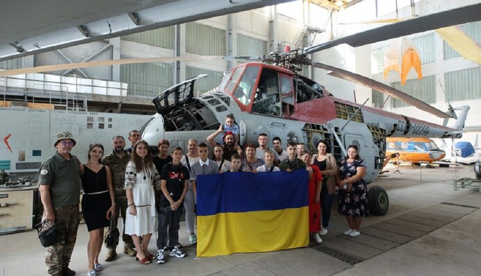 Помощь армии, опека над сиротами и мягкая сила в Африке: кто посягает на 