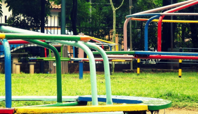 На Днепропетровщине военный открыл стрельбу по детской площадке: ранен ребенок
