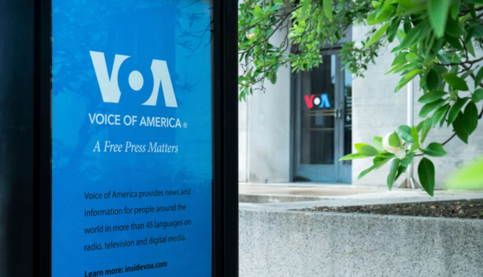 Администрация Трампа увольняет более 600 сотрудников «Голоса Америки» — NYT