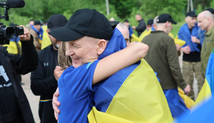 Большинство находилось в плену с 2022-го: Украина освободила военных во время нового обмена