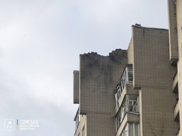 Вражеский БпЛА попал в многоэтажку в Сумах
