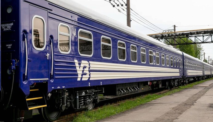 Через атаку на Дніпропетровщину Укрзалізниця повідомила про затримку низки рейсівНа
