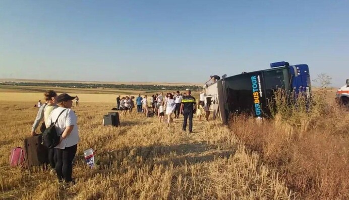 В Румынии перевернулся автобус с десятками украинцев – что известно об аварии