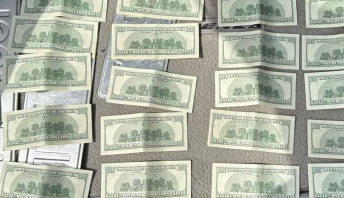 Допомагав за 2% вивозити валюту за кордон: працівник Держмитслужби отримав підозру