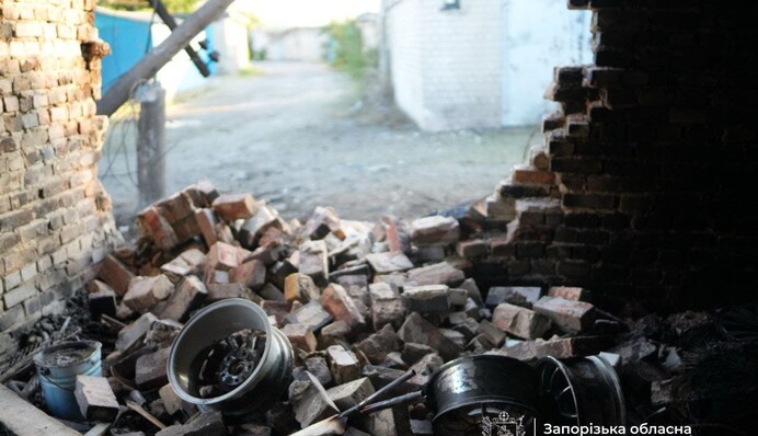 Россия запустила по Запорожью дроны: есть разрушения, в городе вспыхнул пожар