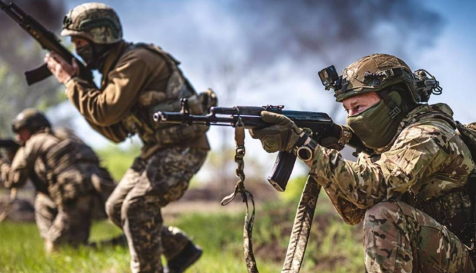 Выплаты для военных: Зеленский поручил увеличить финансирование обороны на 2026-2028 годы