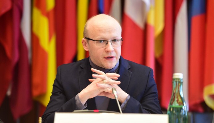 Зеленский назначил нового судью и разблокировал работу Конституционного суда