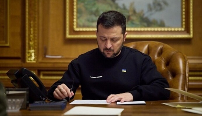 Зеленский наградил президента Польши орденом Свободы – указ