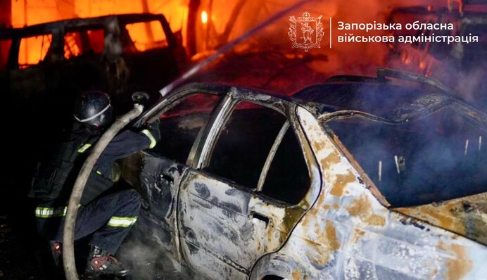 Армия РФ атаковала Запорожье и Запорожский район: повреждено предприятие и частные дома