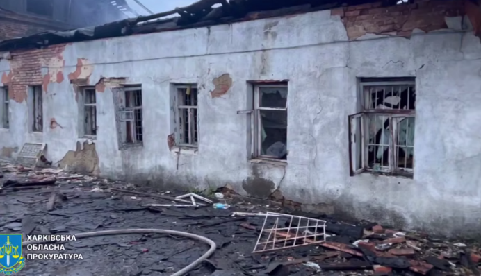 БпЛА РФ вдарив по одному з районів в Харкові — спалахнула пожежа, вибиті вікна