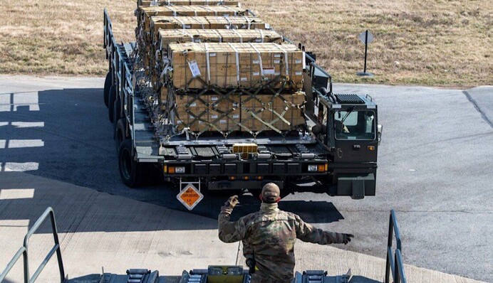 Частина військової допомоги від США була зупинена вже на шляху до України – FT