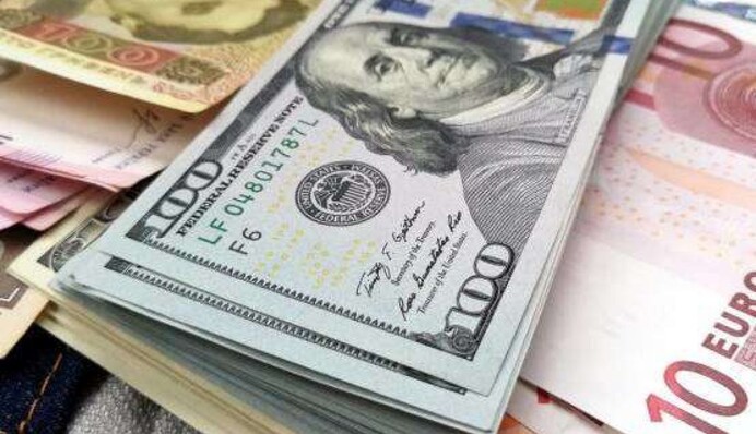 Сколько будут стоить доллар и евро в конце 2025 года: 