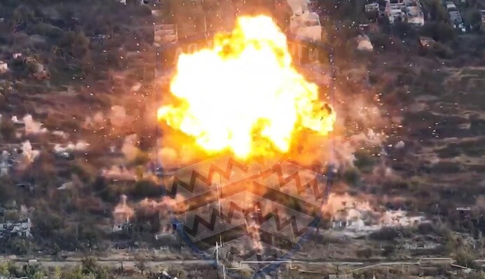 Біля Харцизька дрони СБУ уразили склади боєприпасів росіян