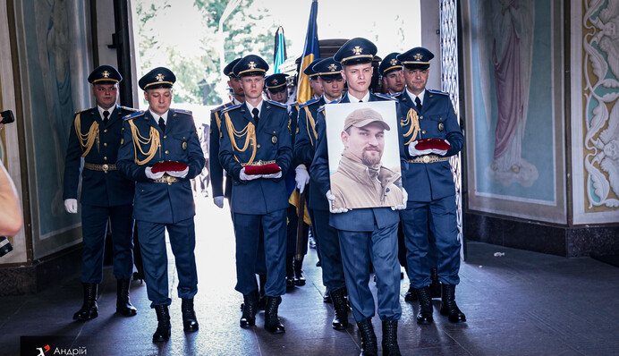 У Києві прощаються із загиблим пілотом F-16 Максимом Устименком – фото