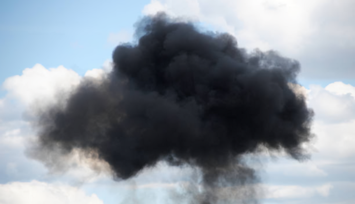 Удар по Кременчуку: загорілася територія приватного домоволодіння — ОВА