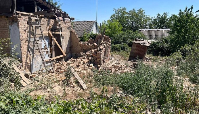 Раненые и разбитые дома: в течение дня 2 района Днепропетровщины находились под вражеским огнем