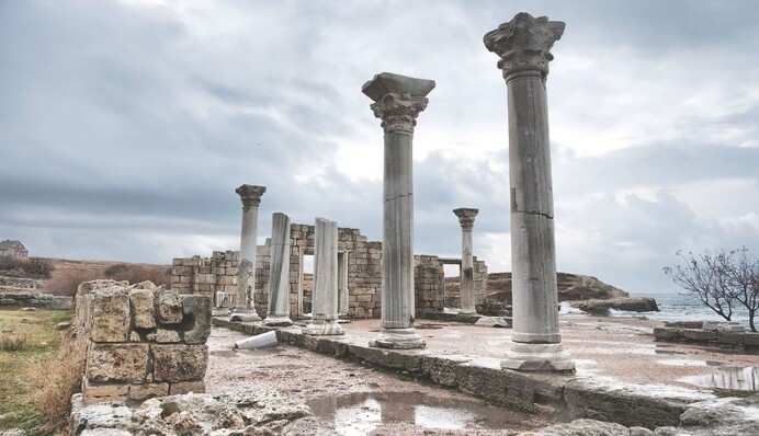 У тимчасово окупованому Криму росіяни привласнили 110 культурних цінностей — розвідка