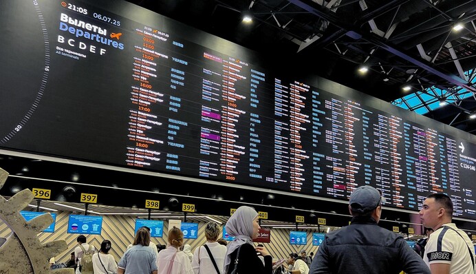 У РФ через колапс в аеропортах звільнили міністра транспорту