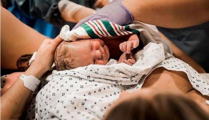 В Украине хотят платить несколько тысяч гривен в месяц после рождения ребенка