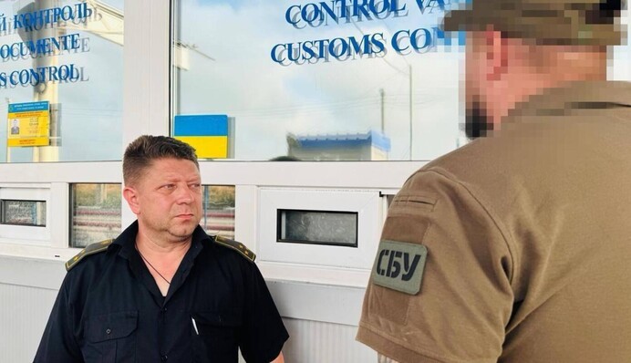 В трех областях правоохранители проверяют таможенников