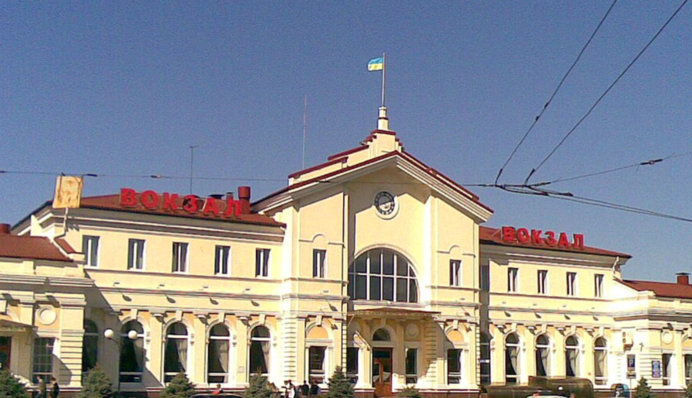 Армия РФ снова ударила по вокзалу в Херсоне: детали от Укрзализныци