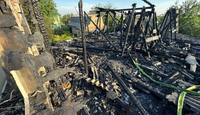 Атака росіян на Київщину: пошкоджені будівлі та авто, є поранений — ОВА