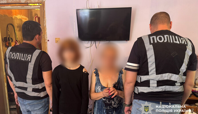 В Одесі затримали жінку з неповнолітньою донькою, які підозрюються у підпалах