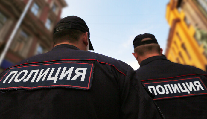 У РФ поліцейським платять премії за вербування затриманих на війну