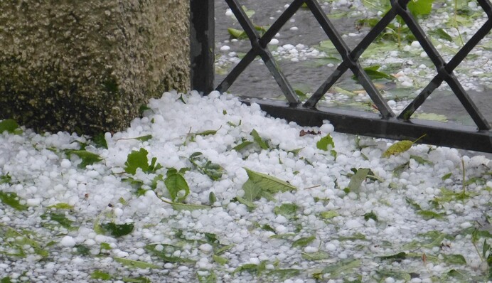 Ливни, град, шквалы и температурные контрасты: прогноз погоды на выходные