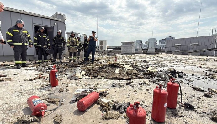 Безпілотник впав на дах арени в Бєлгороді