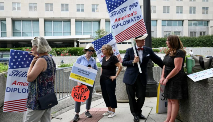 Более 1300 увольнений в Госдепе: США сокращают штат дипломатов и госслужащих