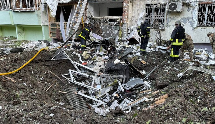 ​Чернівці після удару: поліція в перші секунди рятувала людей і домашніх улюбленців з руїн