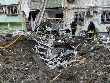 Черновцы после удара: полиция в первые секунды спасала людей и домашних любимцев из руин