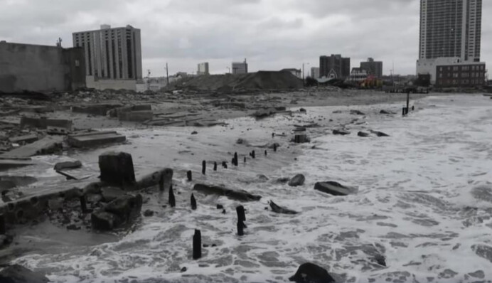 Стихия в США: после наводнения в Техасе пропавшими без вести остаются более 160 человек