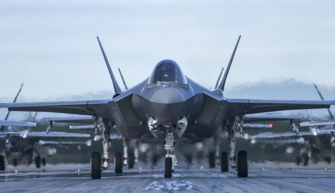 Польща підіймала винищувачі через масовану атаку Росії по Україні