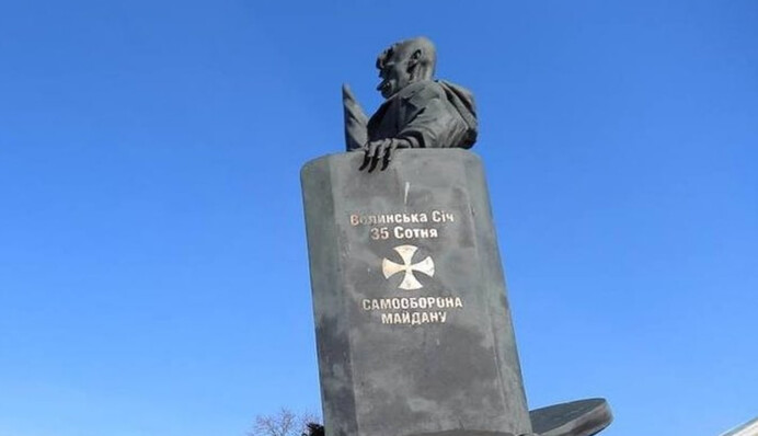 ​На Тернопільщині підліток виліз на пам’ятник Герою Небесної сотні — хлопця розшукала поліція