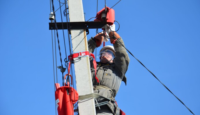 70 тысяч семей после обстрелов снова со светом благодаря ДТЭК