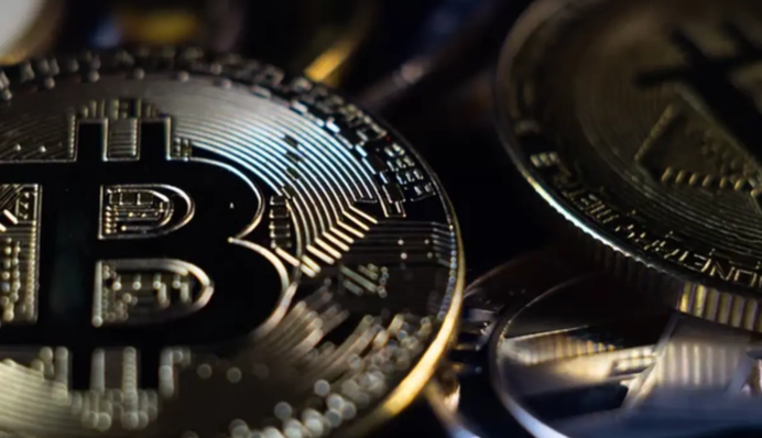 Біткоїн вперше перетнув позначку $120 000