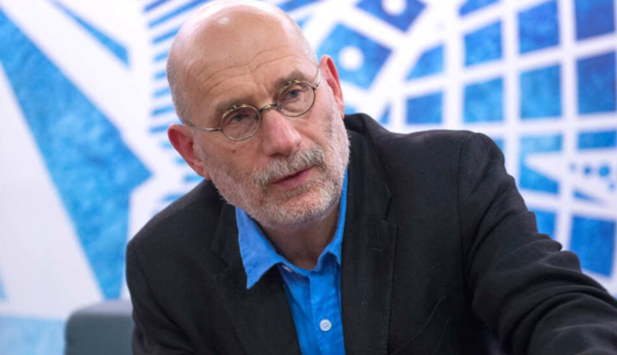 Российского писателя Акунина заочно приговорили к 14 годам колонии