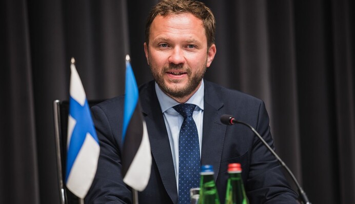 Глава МЗС Естонії привітав намір Трампа надати зброю Україні