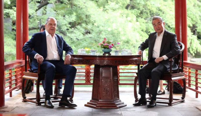 Лавров в Пекіні обговорив війну в Україні та відносини зі США