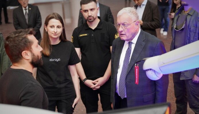 От морских до стратегических: Келлог осмотрел образцы БПЛА украинского производства